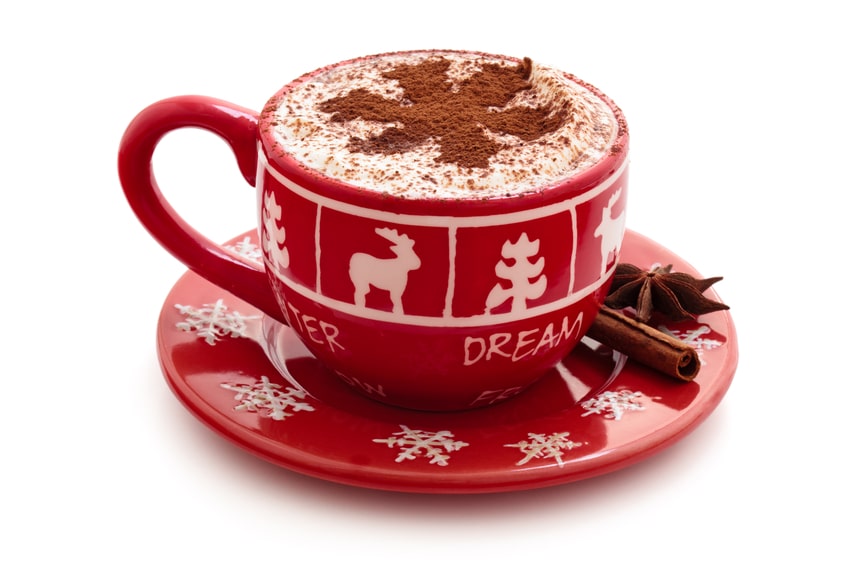 Hot Chocolate For Christmas Day. Rote Tasse mit heisser Schokolade